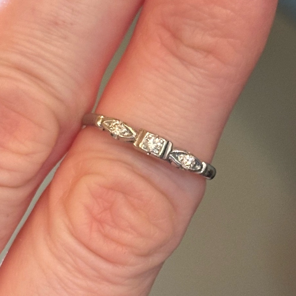 Antique 18K White Gold Diamond Ring Size 6.25 - Picture 3 of 14